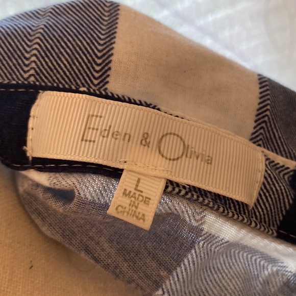 Navy blue gingham print sleeveless button down top - Picture 4 of 4